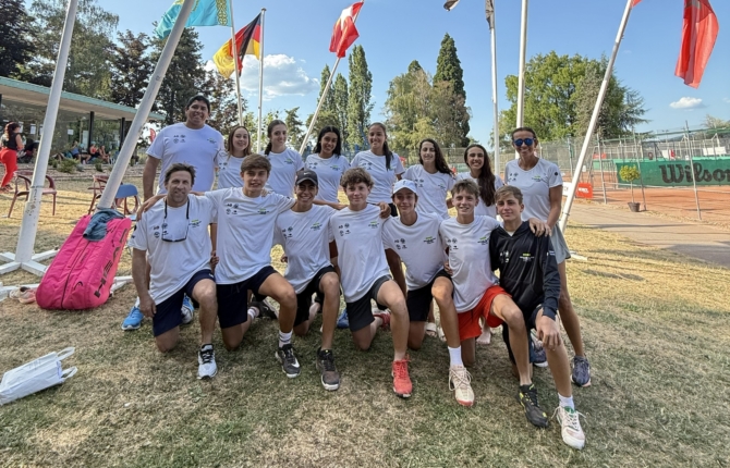 Títulos para el equipo COSAT en Gira Europea